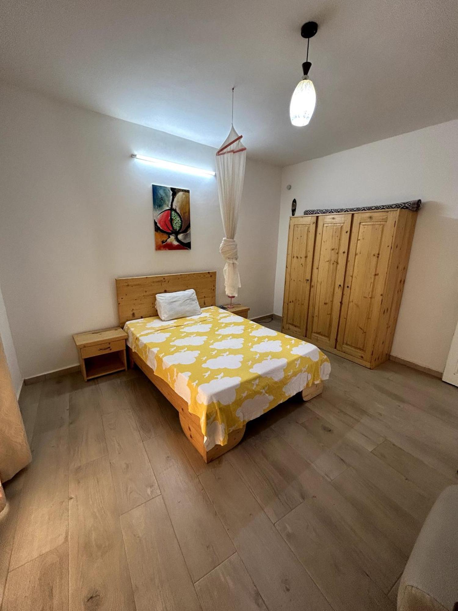 Chambre Spacieuse Avec Balcon - Salle De Bain Exterieure Privee & Breakfast Saint-Louis Bagian luar foto